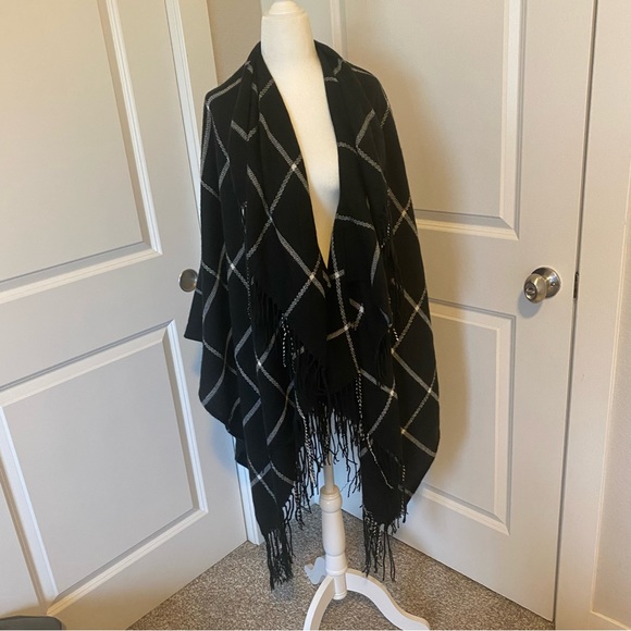 Francesca’s Ruana Shawl, OS - Picture 3 of 7